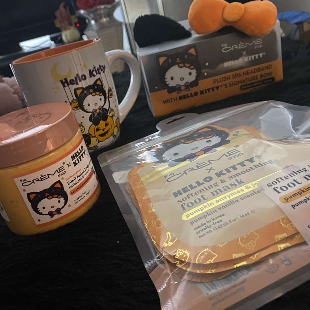 Hello kitty Halloween bundle